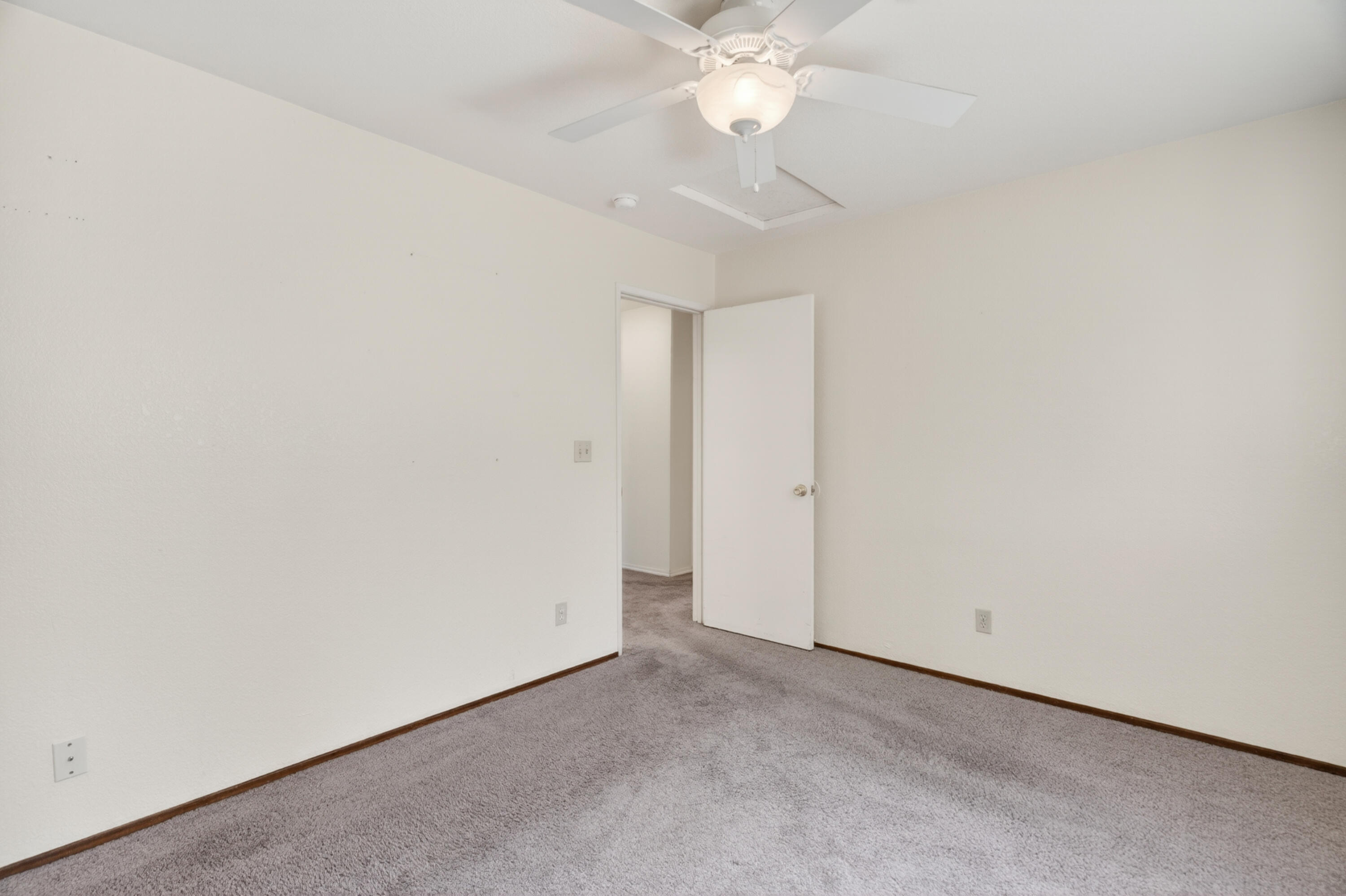 535 Vansicklen Way Redding, CA 96003 - Photo 20 of 31 Bedroom 2