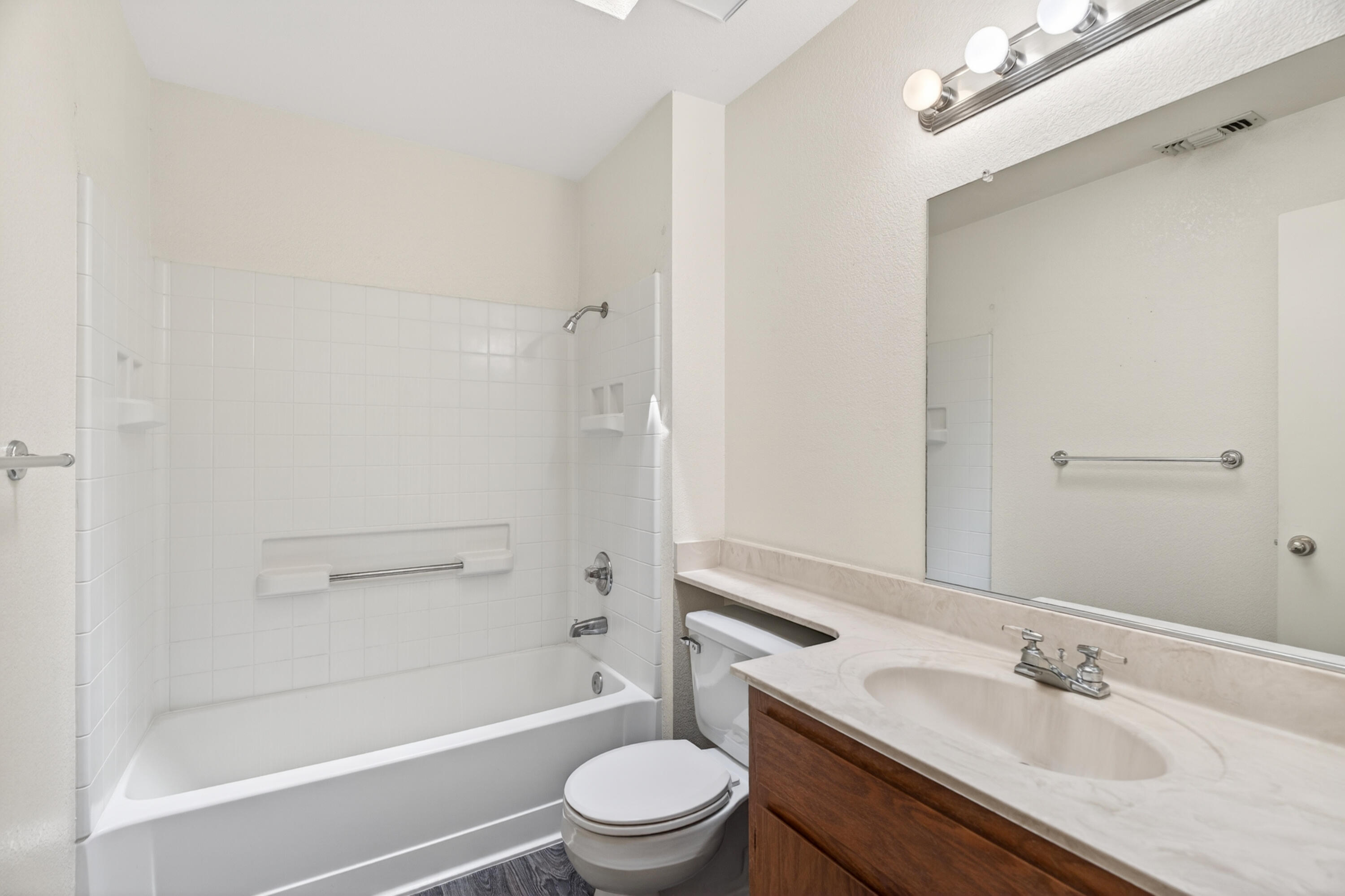 535 Vansicklen Way Redding, CA 96003 - Photo 21 of 31 Bathroom 2