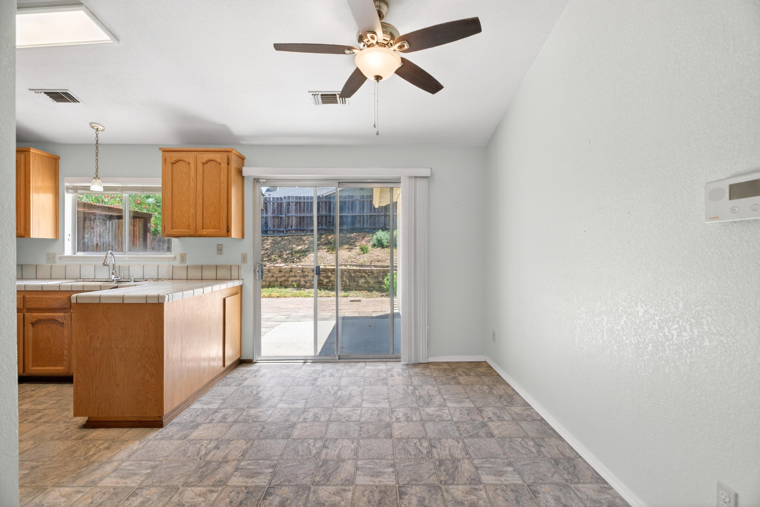 535 Vansicklen Way Redding, CA 96003 - Photo 7 of 31 Dining Area