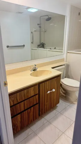 $290,000 | 6049 Balboa Circle, Unit 202, Boca Raton, FL 33433