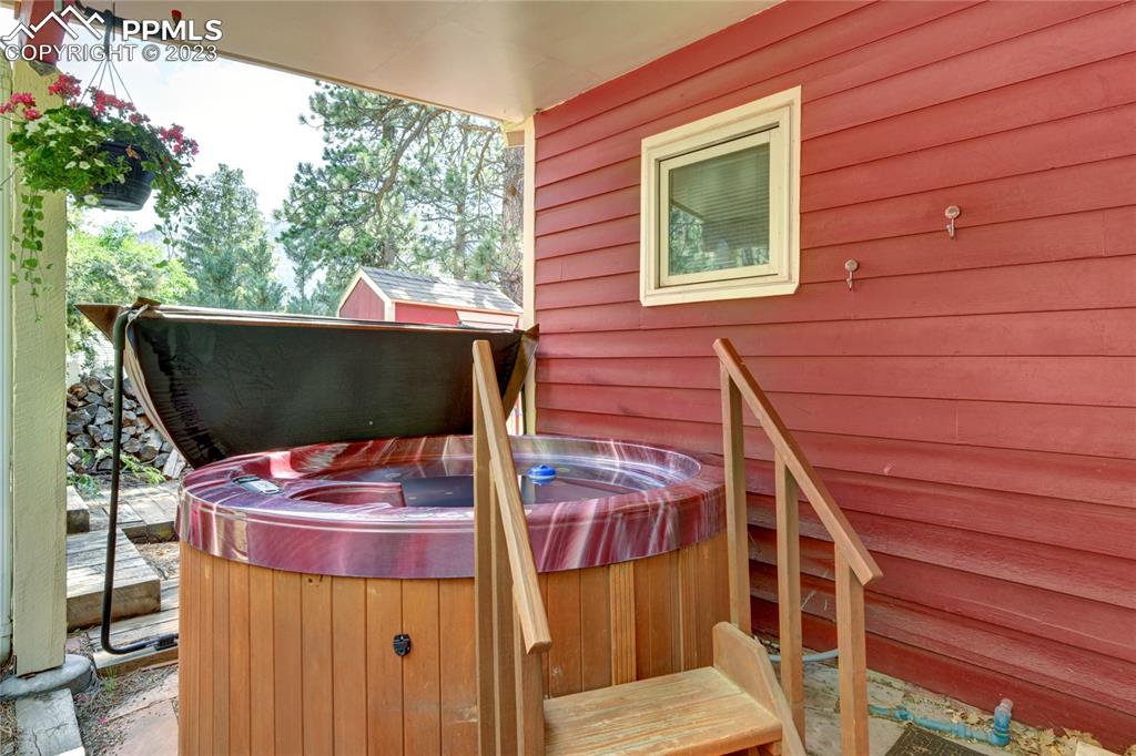 8236 Highway 24 Cascade, CO 80809 - Photo 20 of 24 a balcony with table and chairs