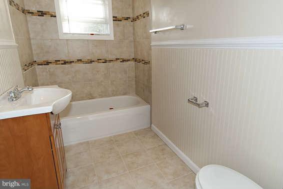 6100 Dunroming Road Baltimore, MD 21239 - Photo 12 of 21 2nd Level Bath View #2