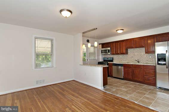 6100 Dunroming Road Baltimore, MD 21239 - Photo 5 of 21 Dining Room