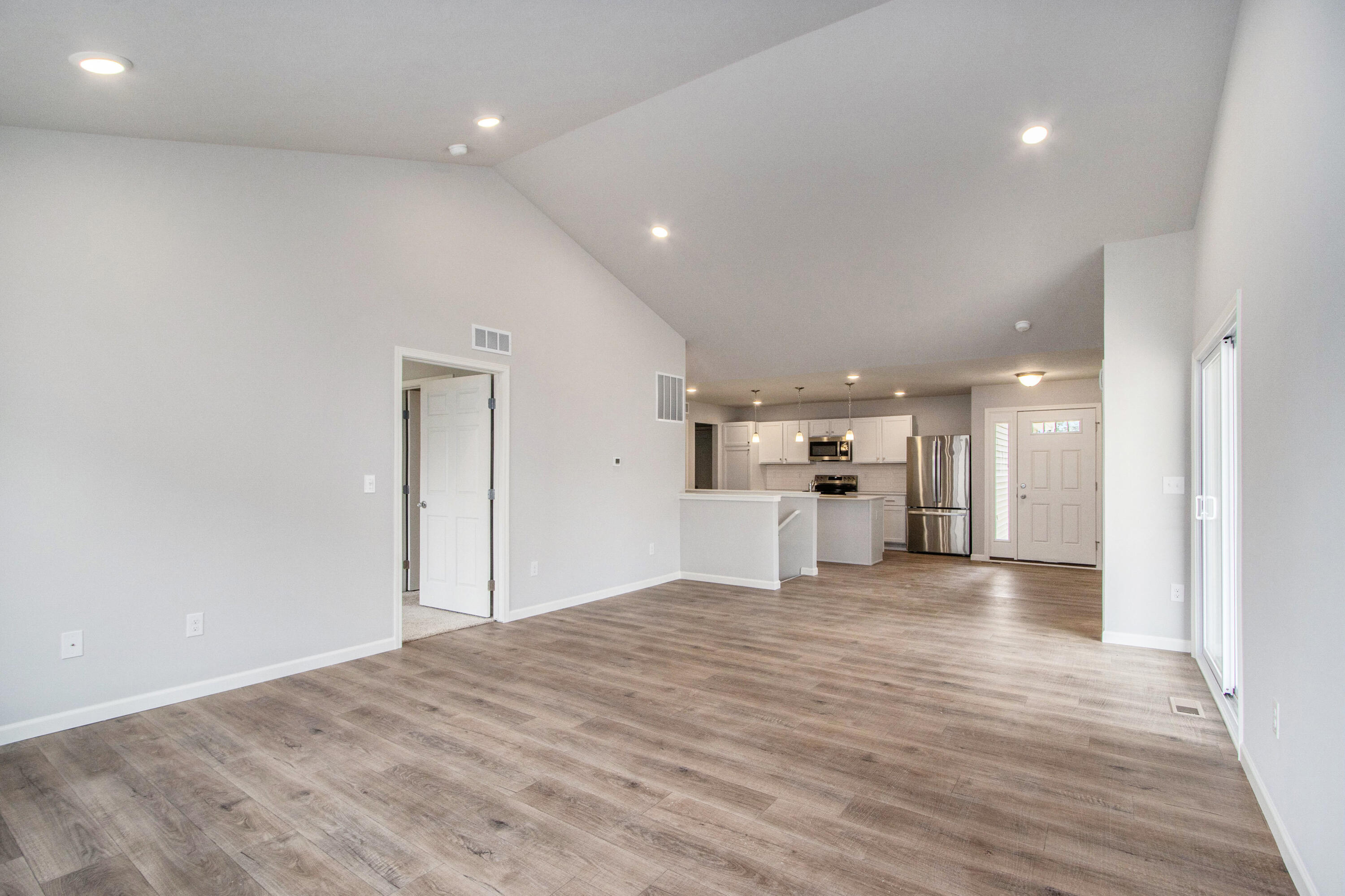 558 McKinley Three Rivers, MI 49093 - Photo 11 of 26 MTR035-V1245DF-Great Room4