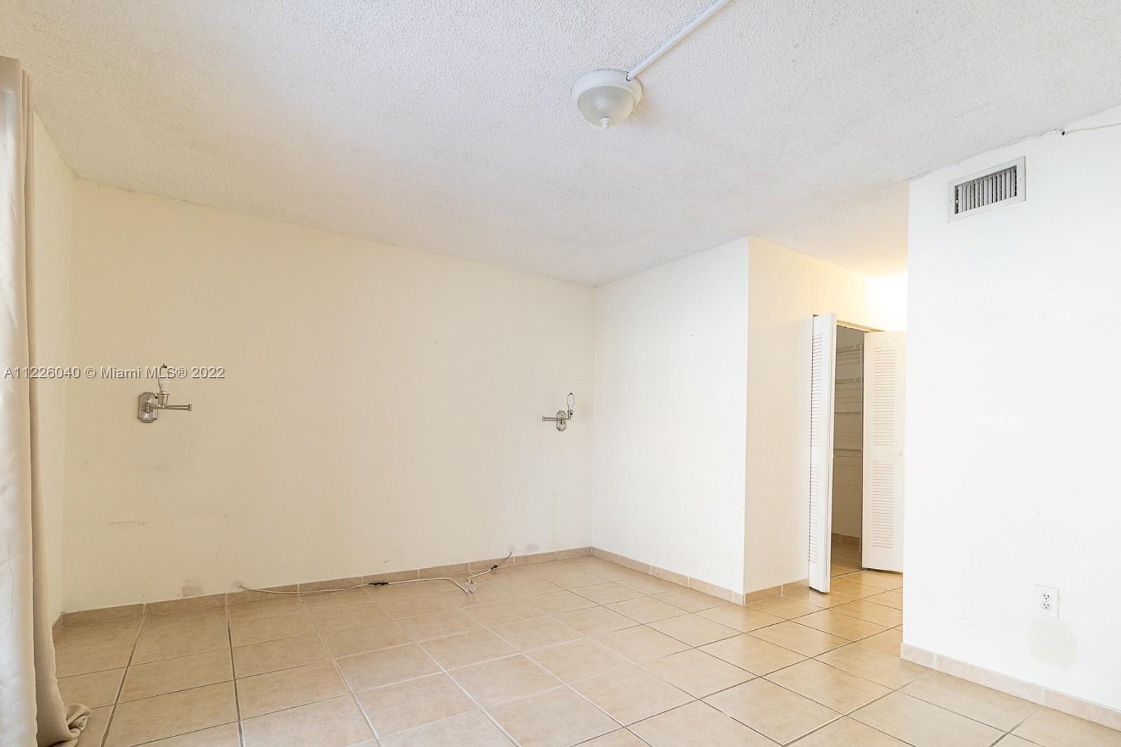 10897 Northwest 7th Street, Unit 1429 Miami, FL 33172 - Photo 11 of 17 a view of a room with an empty space
