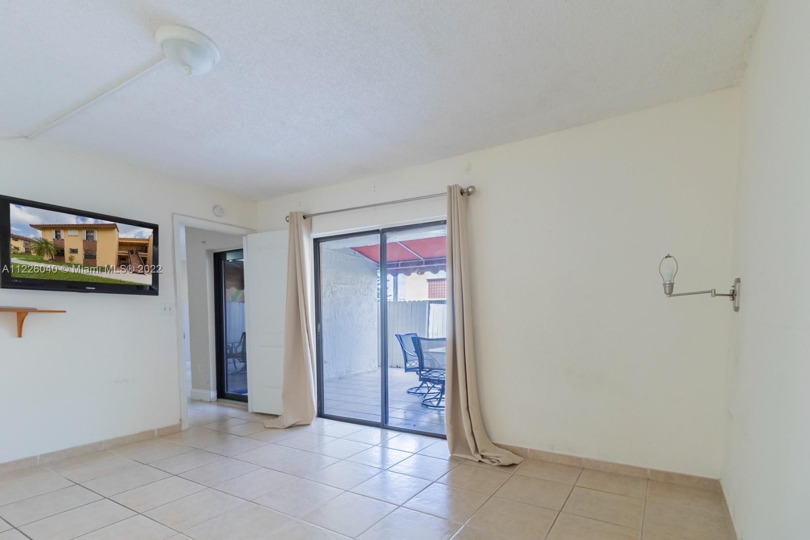 10897 Northwest 7th Street, Unit 1429 Miami, FL 33172 - Photo 6 of 17 a view of an empty room and a window