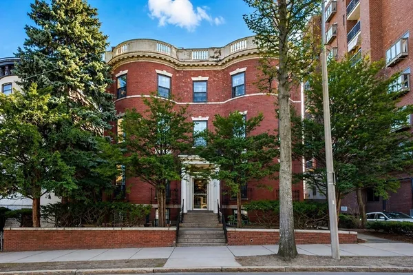 $365,000 | 1253 Beacon Street, Unit C3, Brookline, MA 02446