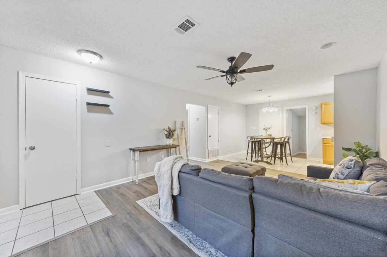 101 Stephens Lane Crestview, FL 32539 - Photo 4 of 25 5-05