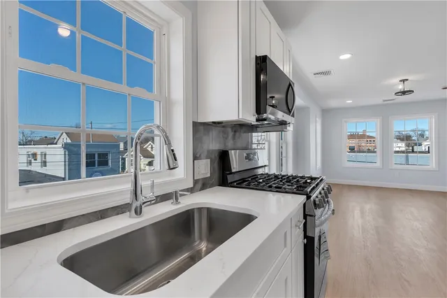 $2,500 | 10 Anthony Avenue, Unit 2, Providence, RI 02907