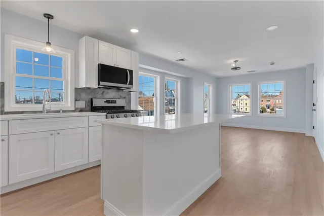 $2,500 | 10 Anthony Avenue, Unit 2, Providence, RI 02907