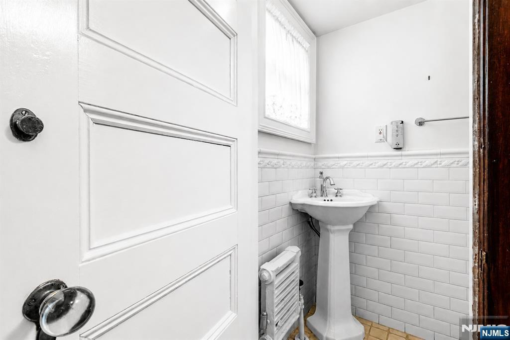 384 Anderson Street Hackensack, NJ 07601 - Photo 21 of 41