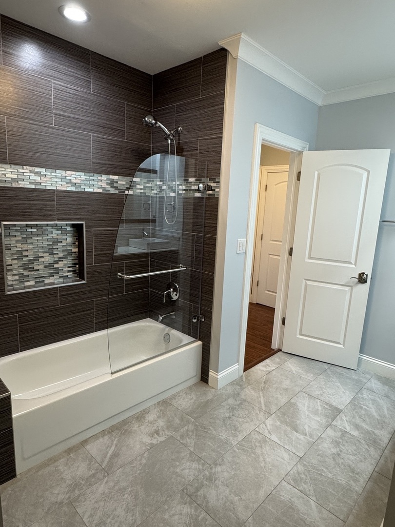 1009 Arbor Court Mount Prospect, IL 60056 - Photo 29 of 35 a bathroom with a bathtub and a shower