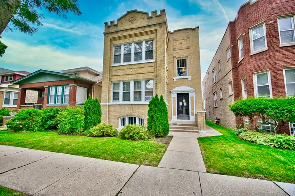 $729,000 | 6609 North Artesian Avenue, Chicago, IL 60645