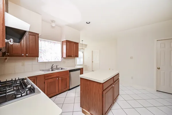 $2,750 | 9731 New Kent Drive, Sugar Land, TX 77498