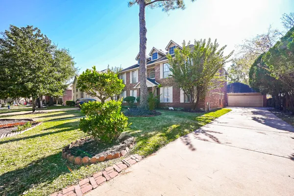 $2,750 | 9731 New Kent Drive, Sugar Land, TX 77498