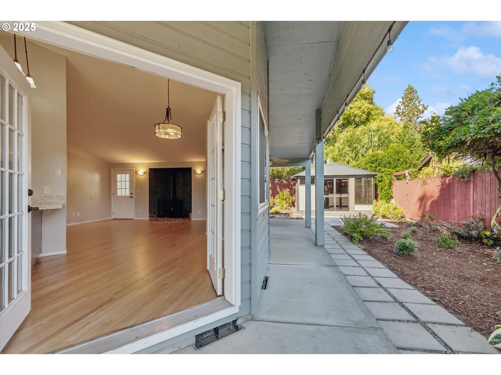 9935 Southwest Kable Street Portland, OR 97224 - Photo 26 of 33 Entrance/Foyer