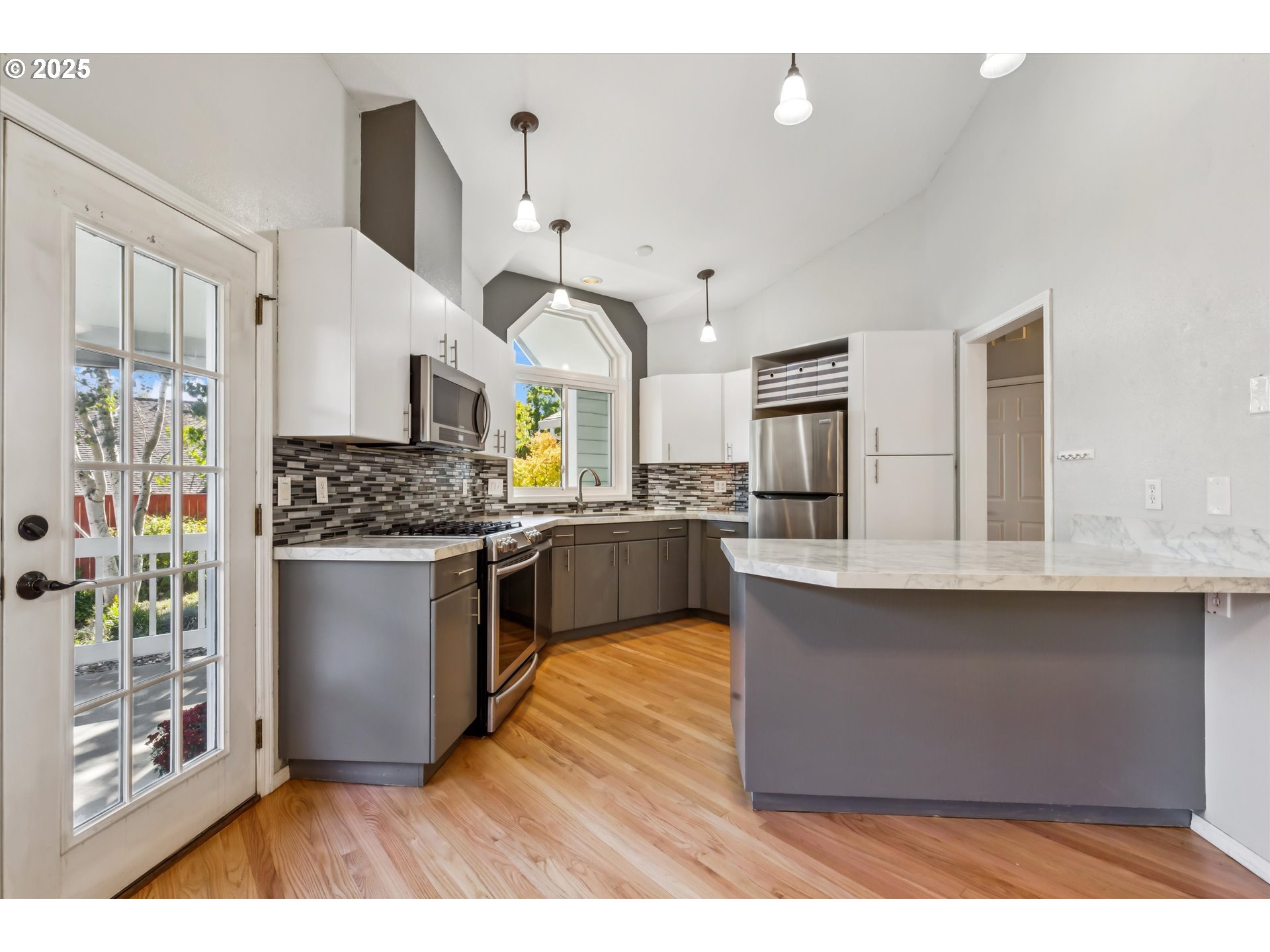 9935 Southwest Kable Street Portland, OR 97224 - Photo 4 of 33 Kitchen