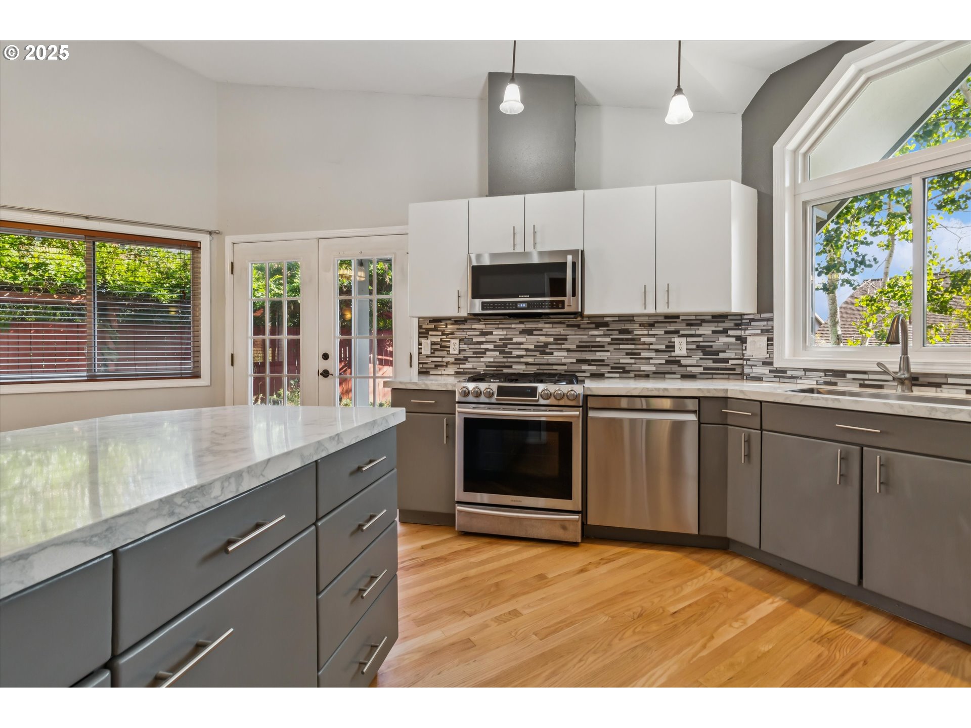 9935 Southwest Kable Street Portland, OR 97224 - Photo 5 of 33 Kitchen