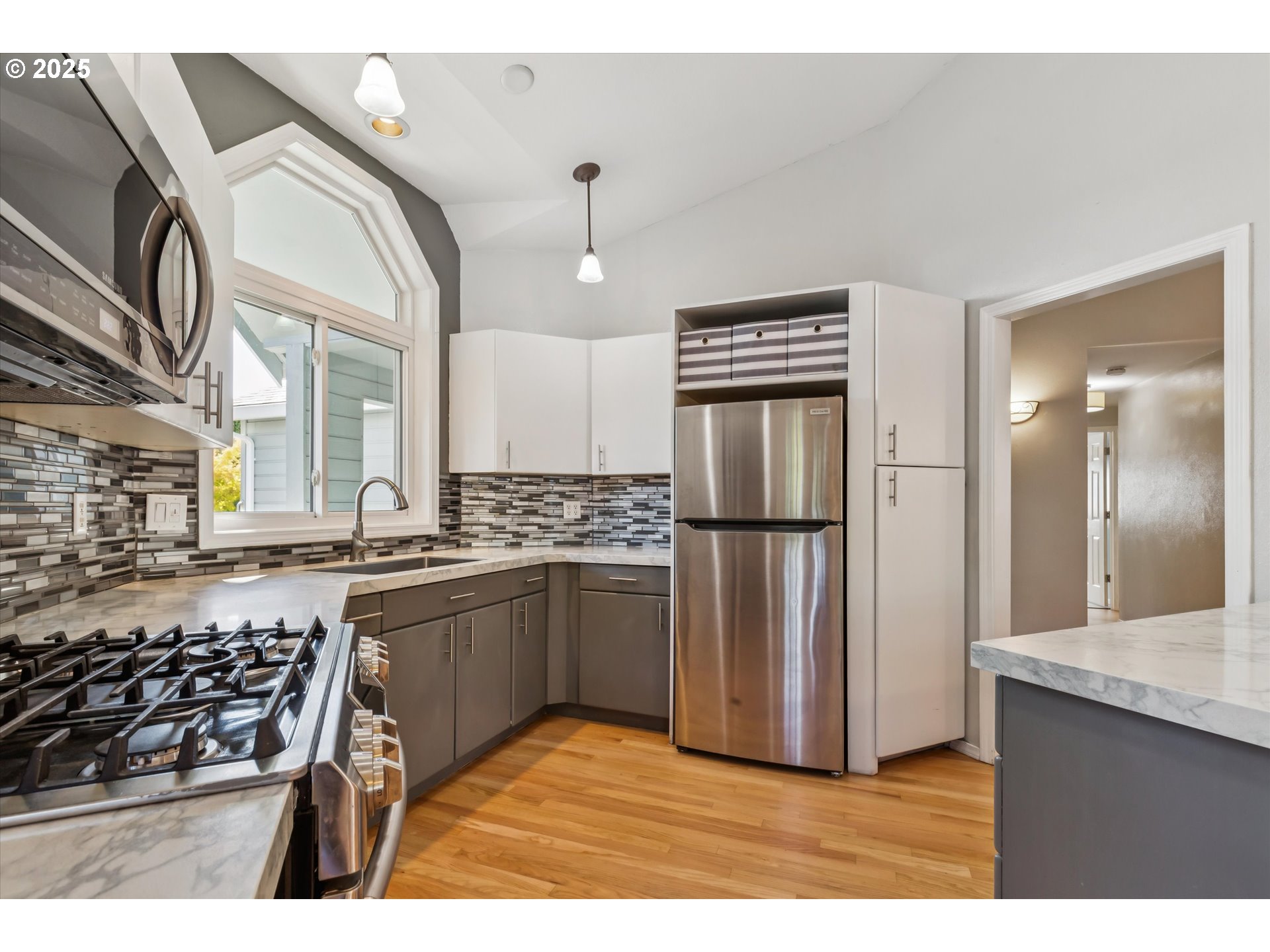 9935 Southwest Kable Street Portland, OR 97224 - Photo 6 of 33 Kitchen