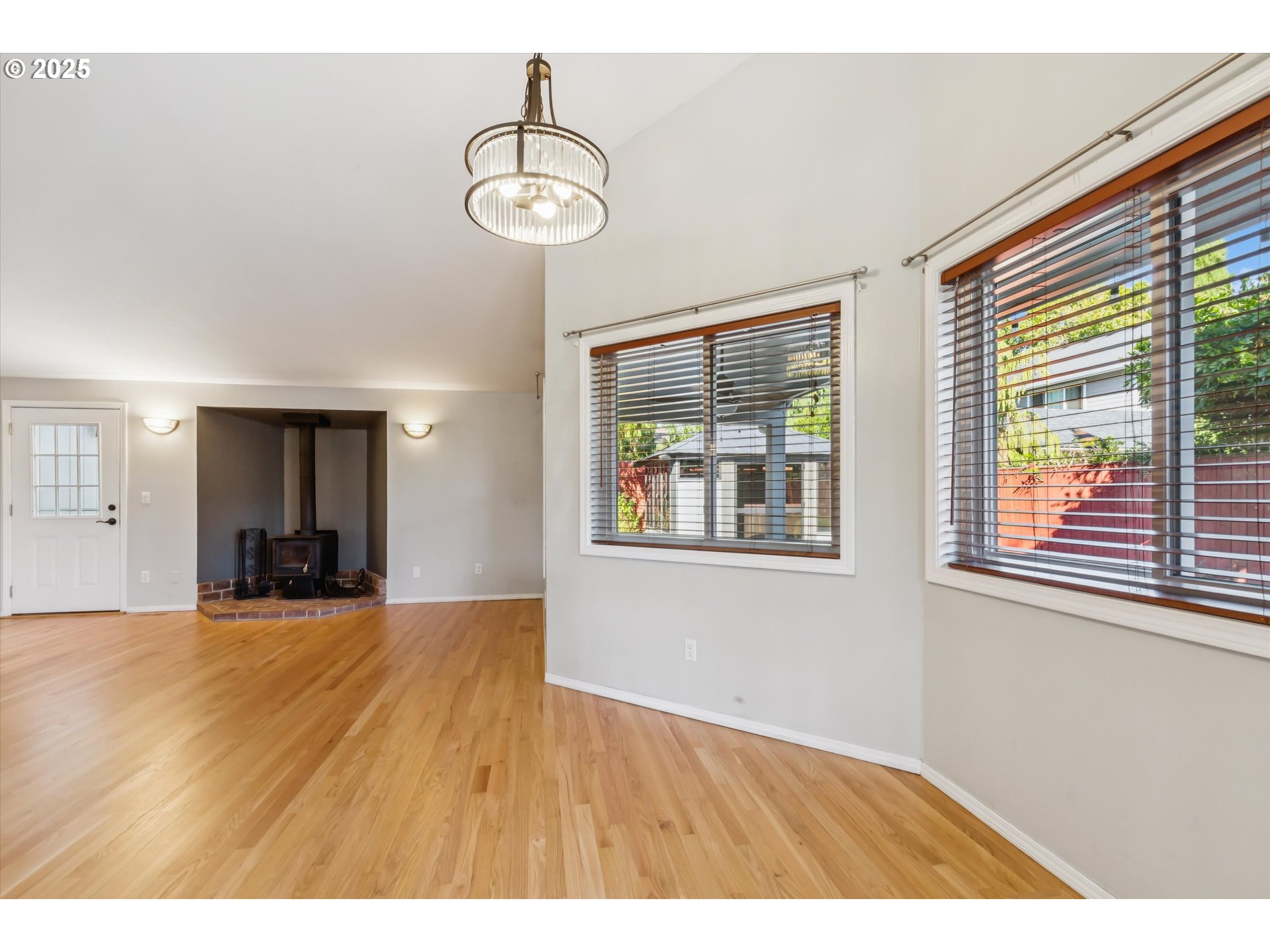 9935 Southwest Kable Street Portland, OR 97224 - Photo 9 of 33 Dining Area