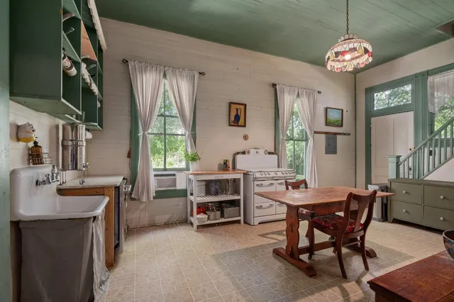 $450,000 | 124 North Hamilton Street, Gonzales, TX 78629