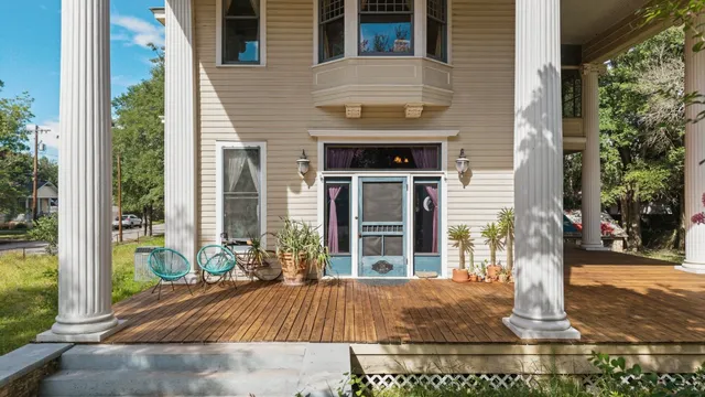 $450,000 | 124 North Hamilton Street, Gonzales, TX 78629