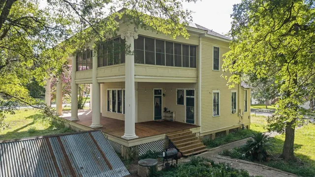 $450,000 | 124 North Hamilton Street, Gonzales, TX 78629