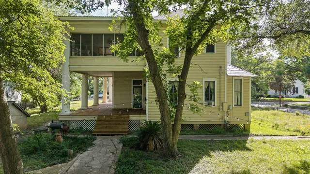 $450,000 | 124 North Hamilton Street, Gonzales, TX 78629