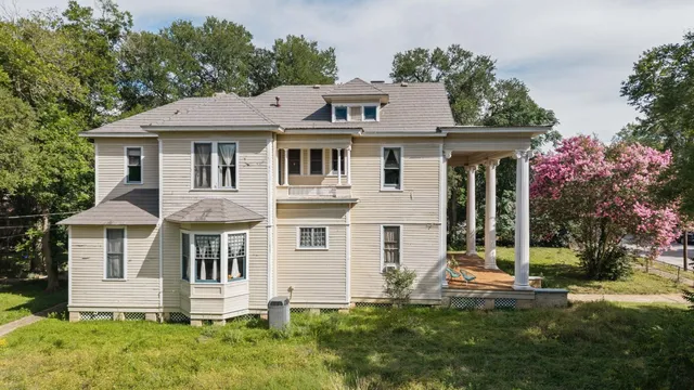 $450,000 | 124 North Hamilton Street, Gonzales, TX 78629