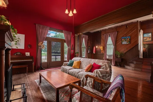 $450,000 | 124 North Hamilton Street, Gonzales, TX 78629