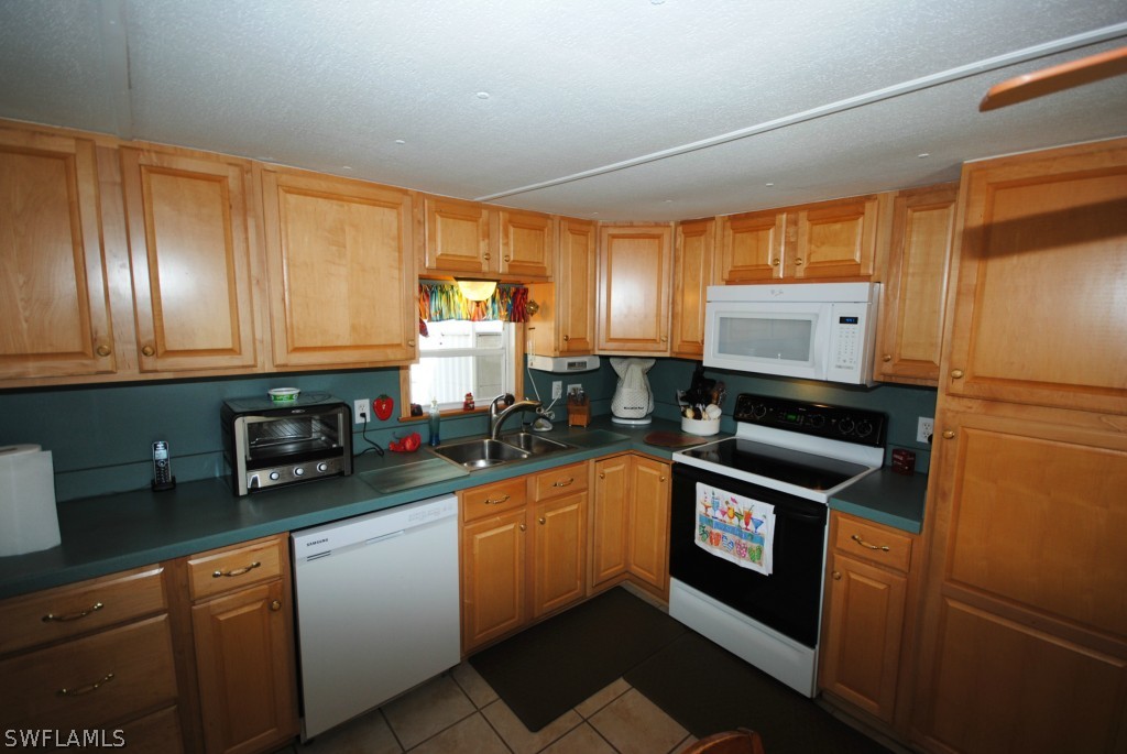 2419 York Road St. James City, FL 33956 - Photo 4 of 15 Gallery Image 4