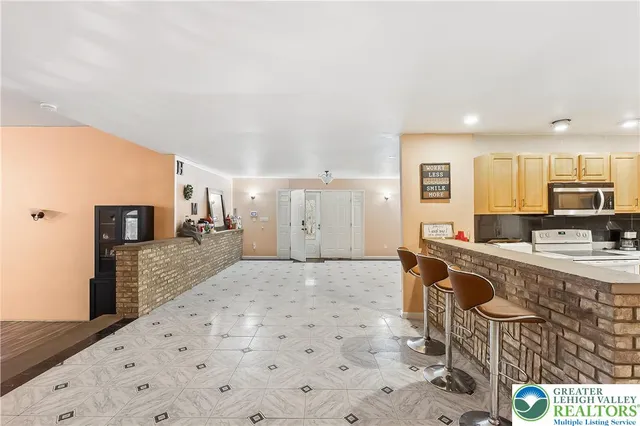 $325,000 | 6236 Forest Lane, East Stroudsburg, PA 18302