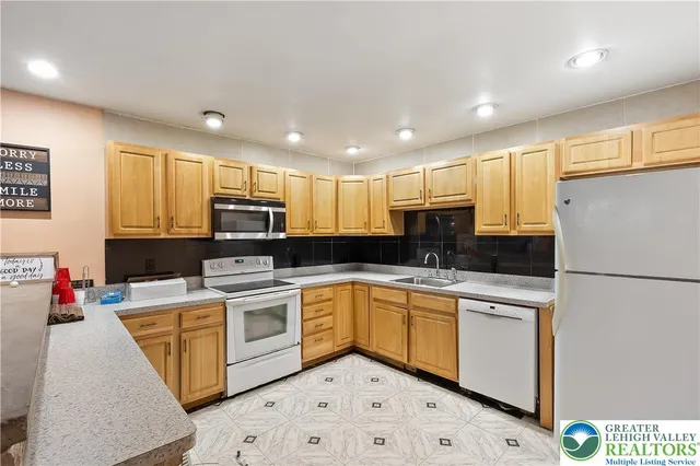 $325,000 | 6236 Forest Lane, East Stroudsburg, PA 18302