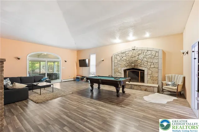 $325,000 | 6236 Forest Lane, East Stroudsburg, PA 18302