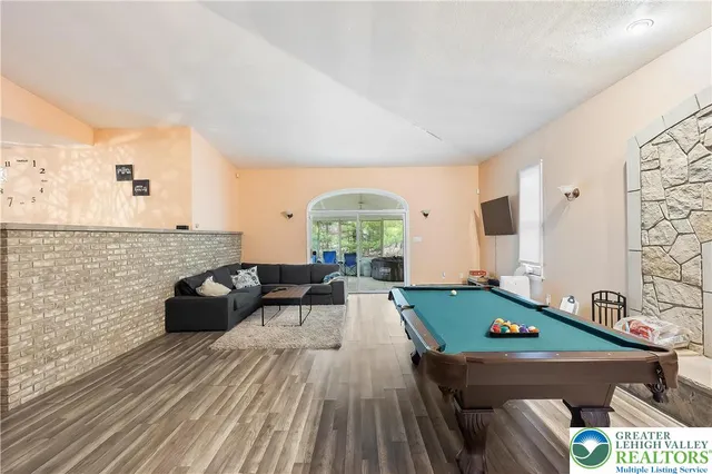 $325,000 | 6236 Forest Lane, East Stroudsburg, PA 18302