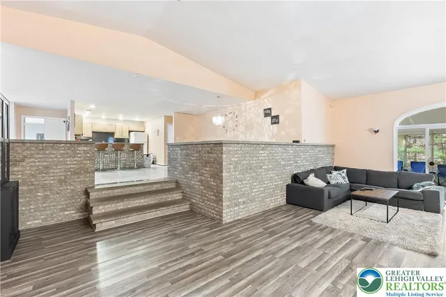 $325,000 | 6236 Forest Lane, East Stroudsburg, PA 18302