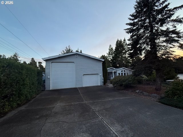 212 Munsel Creek Loop Florence, OR 97439 - Photo 2 of 6 a backyard of a house with garage