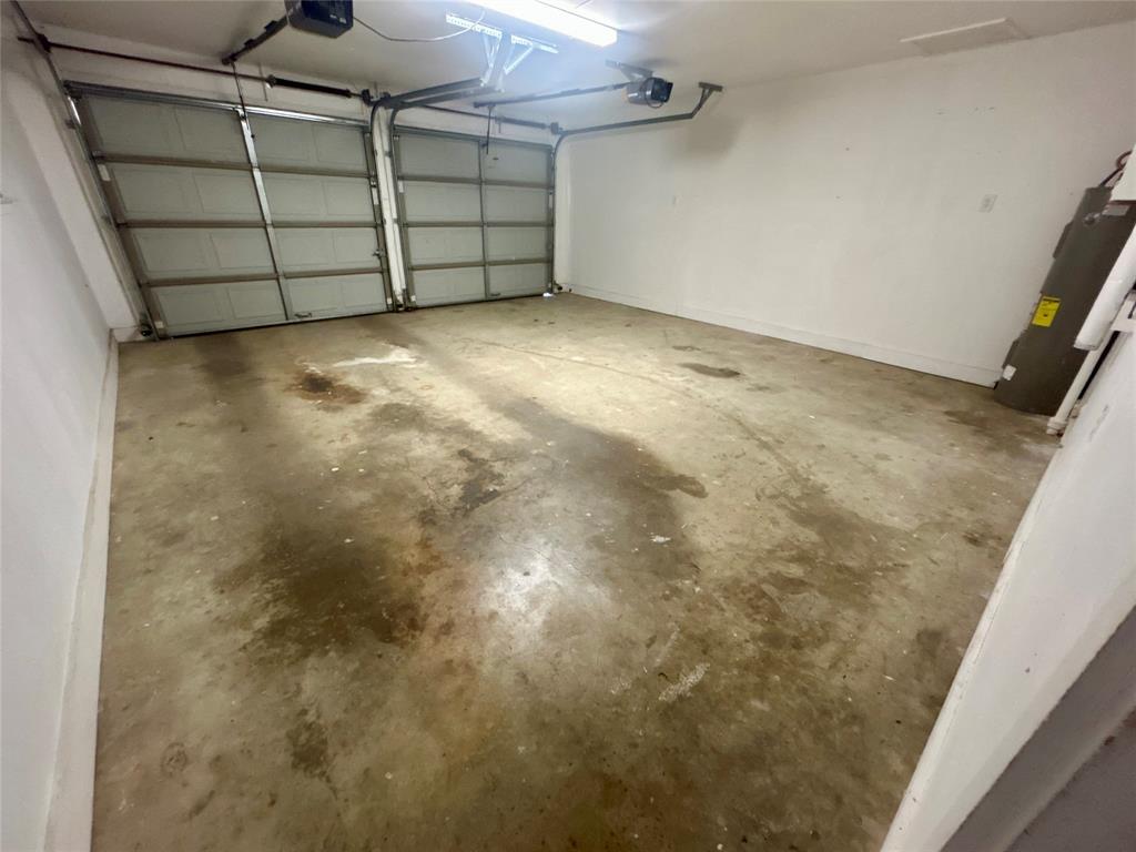 406 Northwest 5th Street Hubbard, TX 76648 - Photo 31 of 40 a view of a garage