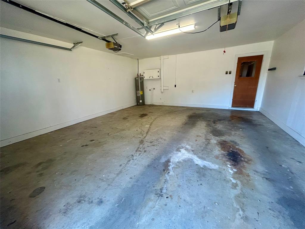 406 Northwest 5th Street Hubbard, TX 76648 - Photo 32 of 40 a view of a garage