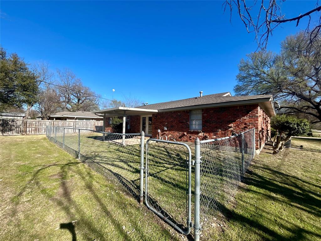 406 Northwest 5th Street Hubbard, TX 76648 - Photo 36 of 40 a view of a backyard