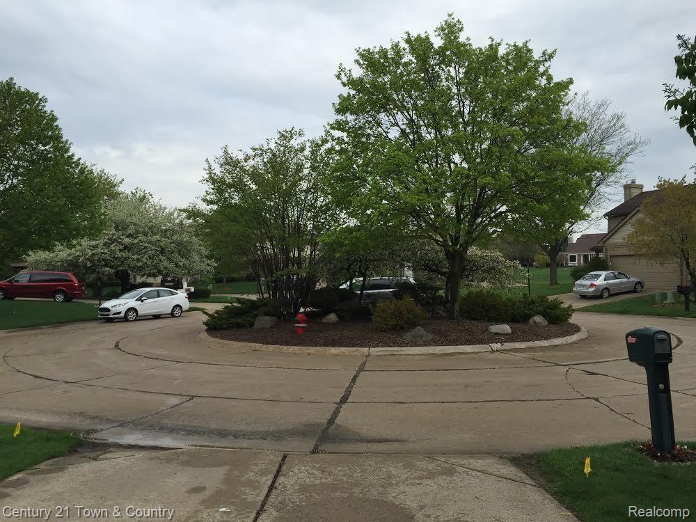 1637 Colony Drive Rochester, MI 48307 - Photo 3 of 20 Colony Court (Will be re-paved starting 5-13-15)
