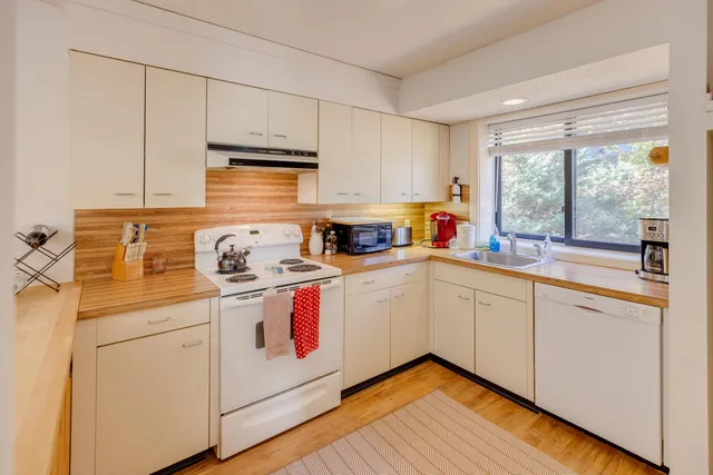 $620,000 | 89 Clearbrook Road, Unit 2, Lincoln, NH 03251