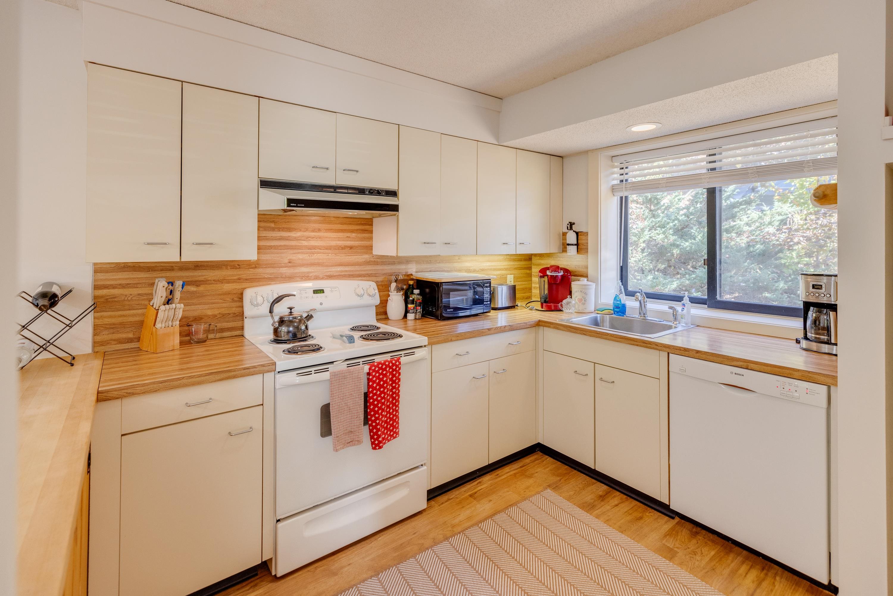 89 Clearbrook Road, Unit 2 Lincoln, NH 03251 - Photo 13 of 50