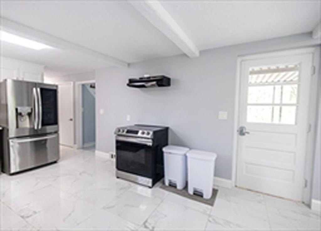 40 Neal Street Walpole, MA 02081 - Photo 6 of 27