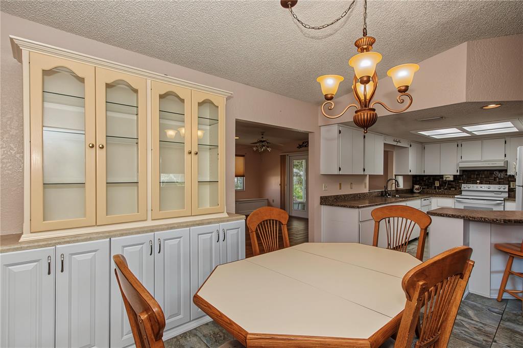 8777 Southwest 116th Place Road Ocala, FL 34481 - Photo 9 of 44 Gallery Image 9