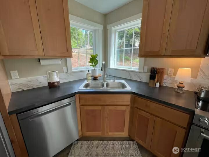 108 Chief Kiona Road Silver Creek, WA 98585 - Photo 8 of 21