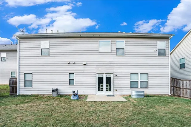 a view of a back yard of the house