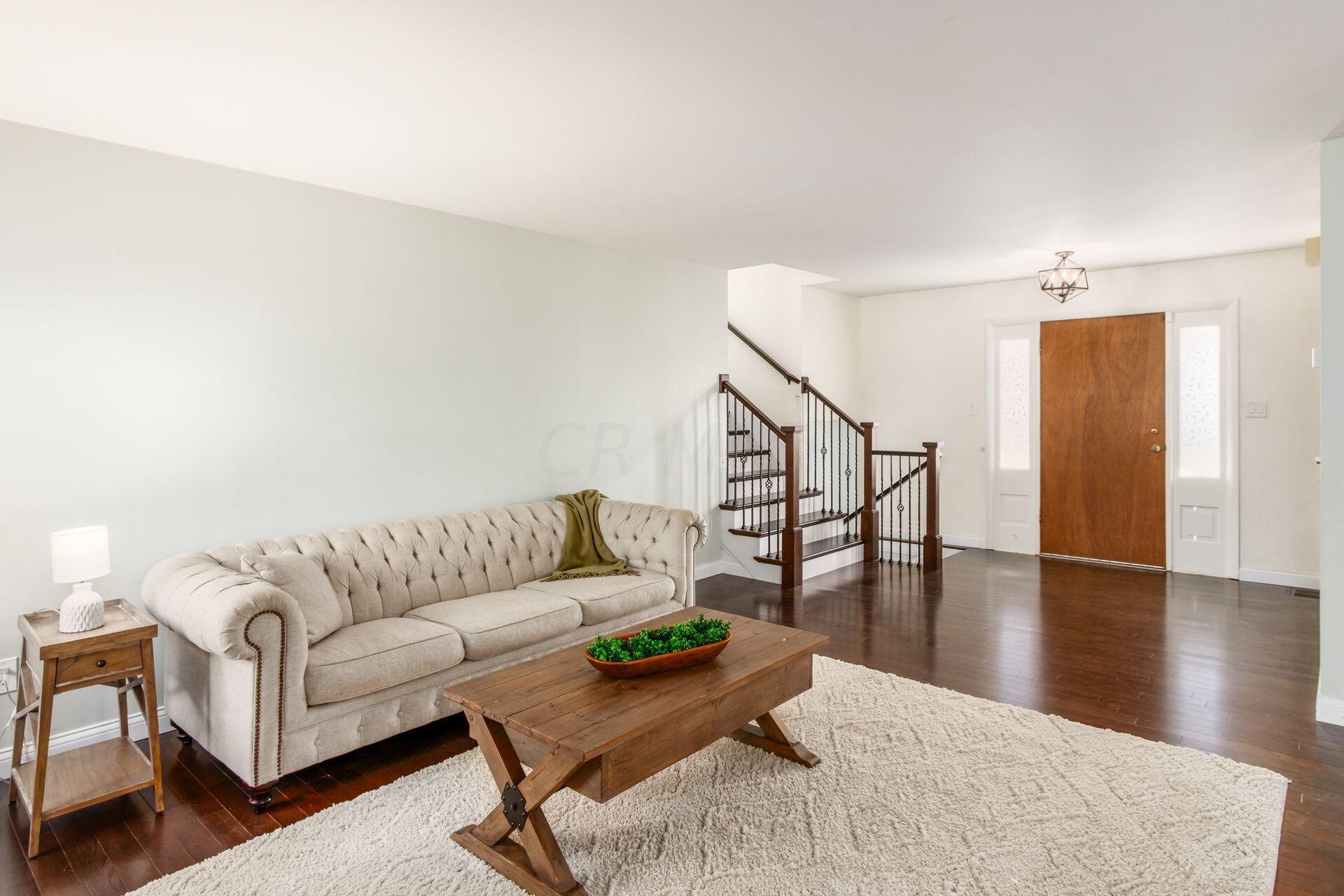 4453 Willowbrook Road Columbus, OH 43220 - Photo 4 of 29 Living Room