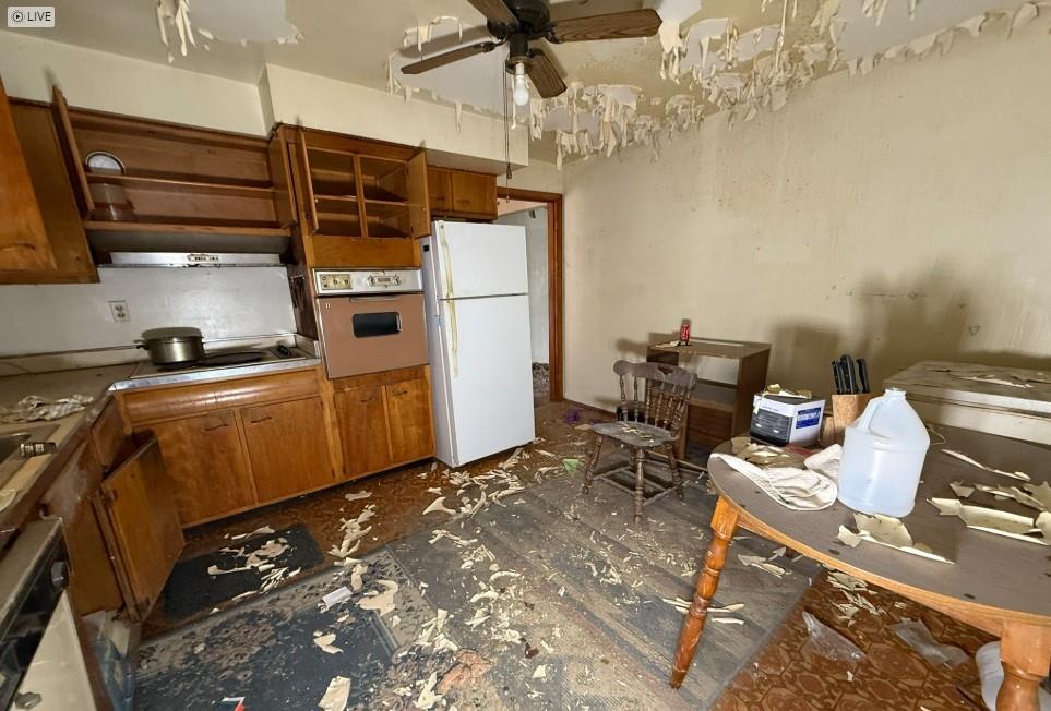 533 Blackhawk Road Beaver Falls, PA 15010 - Photo 4 of 20 a storage room with washer and dryer
