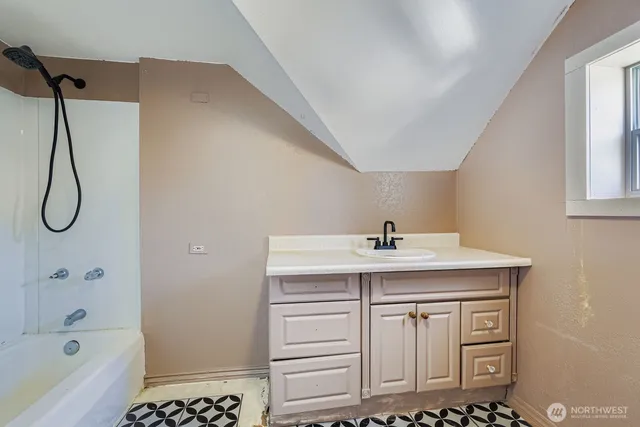 $900,000 | 1707 22nd Avenue South, Seattle, WA 98144